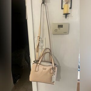 Guess crossbody bag/ purse. Brand New with tags Pink&White 3 pocket